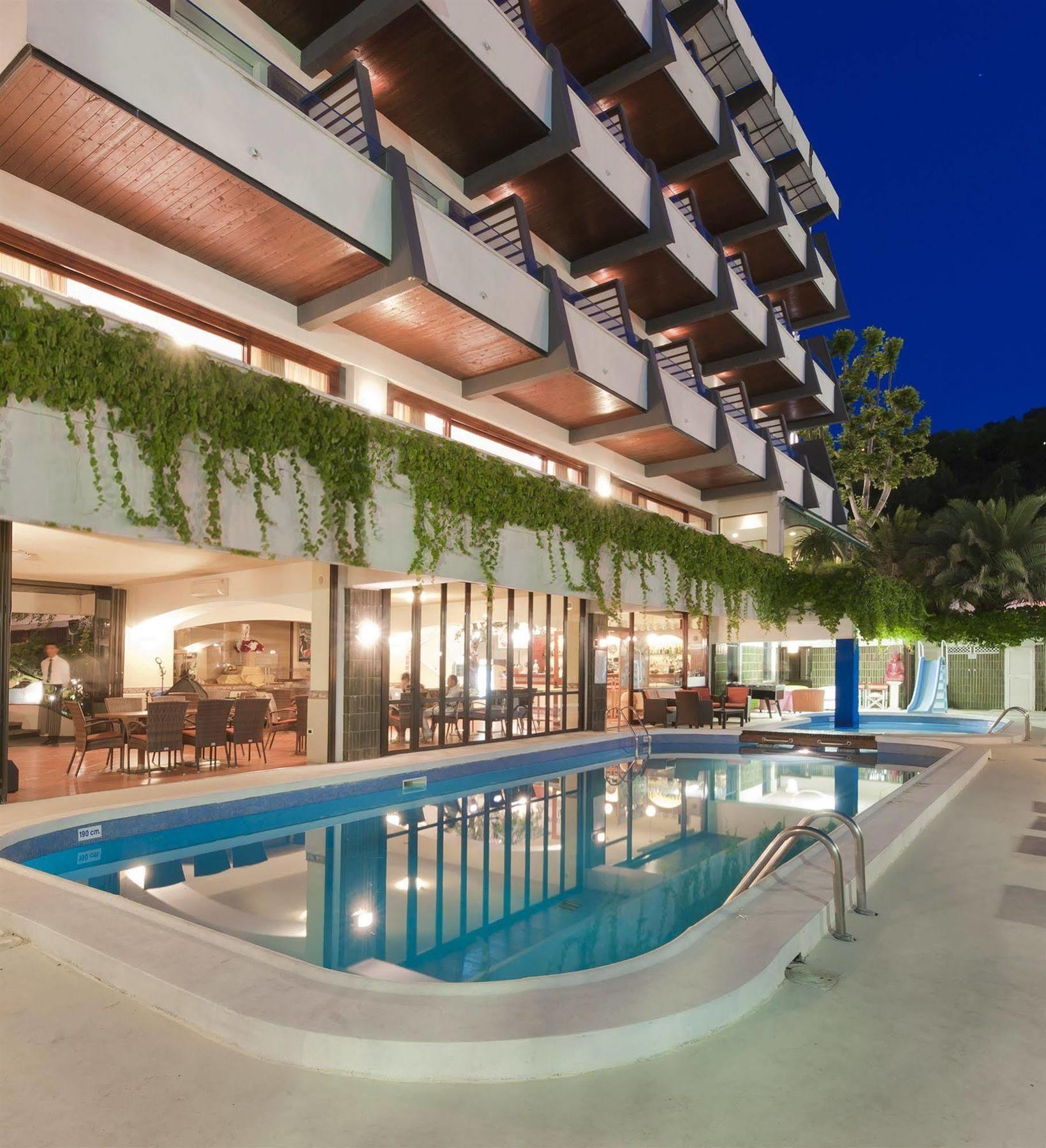 Hotel Alexander กาบิชเชมาเร ภายนอก รูปภาพ