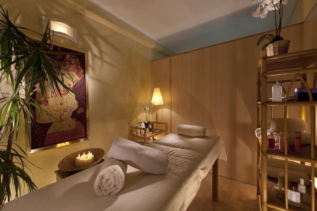 Hotel Alexander กาบิชเชมาเร ภายนอก รูปภาพ